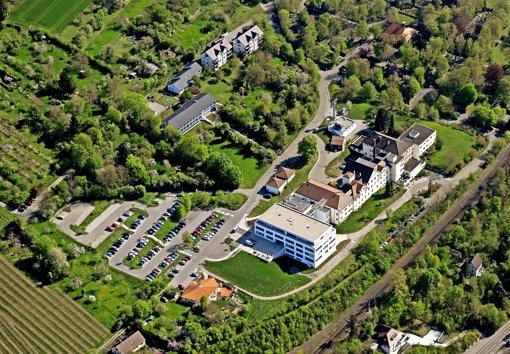 Platz ist vorhanden: Baut die Kliniken-GmbH eine neue Belegklinik neben dem Krankenhaus in Marbach? Foto: Kuhnle