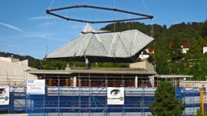 Der spektakuläre Einbau  der neuen Kuppel an der Daniel-Straub-Realschule erregte Aufmerksamkeit. Foto: privat