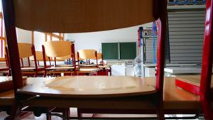 Kultusministerin Eisenmann will vermeiden, dass in kleinen Hauptschulen endgültig aufgestuhlt wird. Foto: dpa