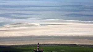 Wattenmeer und der Leuchtturm von Westerhever an der schleswig-holsteinischen Nordseeküste Foto: picture alliance / Carsten Rehde