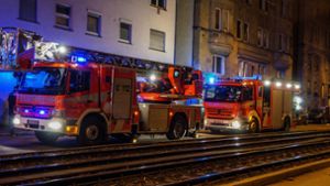 Die Feuerwehr war in der Nacht zum Sonntag in der Bebelstraße im Einsatz. Foto: SDMG