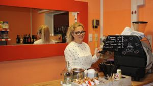 Francesca Fontino serviert in ihrem Feinkostgeschäft auch frisch gebrühten Kaffee. Foto: Annina Baur