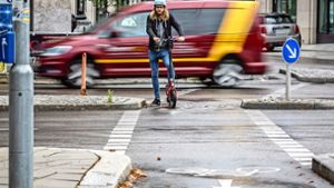 Rollerfahrer dürfen Radwege nutzen. Wo keiner  ist,  muss man auf die Straße ausweichen – und dort fühlt man sich schnell bedrängt. Foto: Lg/Julian Rettig