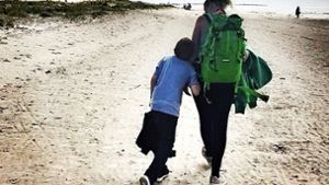 Der Spaziergang am Strand während einer Mutter-Kind-Kur sei einer der Herzensmomente, von denen sie lange zehrt, sagt Helena Hoff. Foto: /privat