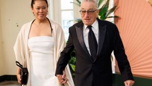 Robert De Niro strahlt mit Freundin Tiffany Chen
