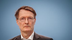 Bundesgesundheitsminister Karl Lauterbach will zur Suizidprävention eine neue Notrufnummer einrichten lassen. Foto: Kay Nietfeld/dpa