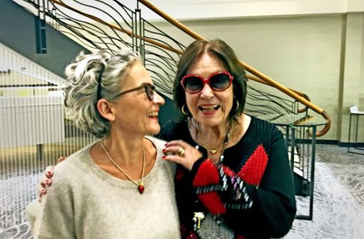 Elke Balzer (links) und Nana Mouskouri. Foto: Anja Wasserbäch