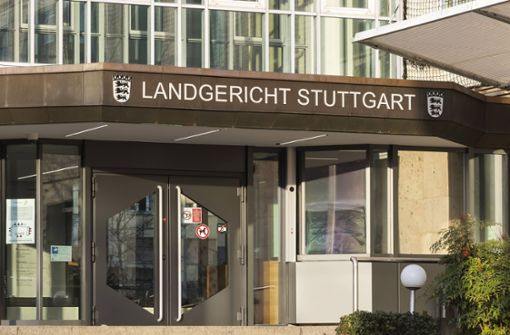 Am Landgericht Stuttgart läuft der Prozess gegen vier junge Männer wegen des Verdachts auf einer Beteiligung an der Schießerei in Esslingen-Mettingen. Foto: IMAGO/Hettrich