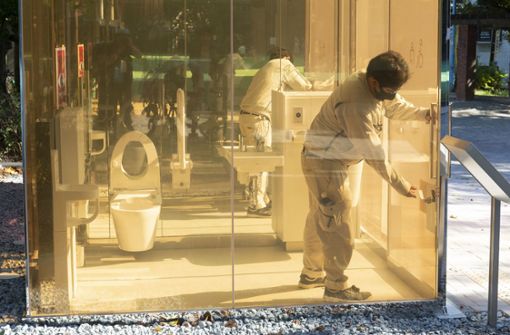 Die Toiletten wurden in einem Park in Tokio installiert. Foto: dpa/Rodrigo Reyes Marin