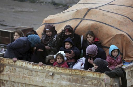 Syrer in der Provinz Idlib auf der Flucht vor den vorrückenden Regierungstruppen. Foto: AP/Ghaith Alsayed