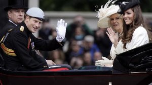 Polo, Pomp und große Paraden: Für die britische Königsfamilie ist am Montag mit einer Zeremonie des traditionsreichen Hosenbandordens auf Schloss Windsor ein Pfingstwochenende der großen Feierlichkeiten zu Ende gegangen.  Foto: EPA