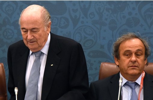 Ex-Fifa-Chef Blatter, suspendierter Uefa-Präsident Platini (re.): Abpfiff Foto: dpa