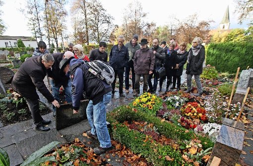 Stadträte und Verwaltung haben sich am Montag auf dem Stadtfriedhof informiert. Foto: factum/Bach