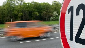Auf den Autobahnen in Baden-Württemberg soll es in Zukunft häufiger ein Tempolimit geben.  Foto: dpa