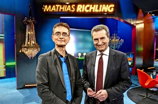 Beide sind 1953 geboren, bekannt fürs schnelle Reden  – und im Grunde sind beide Komiker: Mathias Richling (links) und Günther Oettinger. Foto: SWR / Patricia Neligan