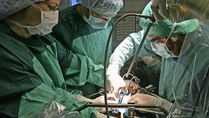 Die Behandlung zahlungskräftiger Patienten aus   dem arabischen Raum hilft dem Klinikum Stuttgart beim Kampf gegen das Loch in der Kasse Foto: dpa-Zentralbild
