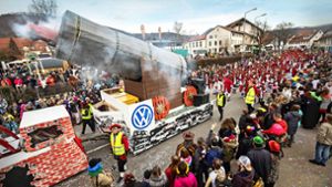 Der VW-Skandal hat die Narren zu einem ihrer Motivwagen inspiriert. Foto: Michael Steinert