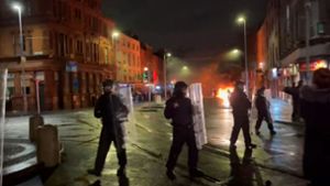 In Dublin ist es zu schweren Ausschreitungen gekommen. Foto: AFP/PETER MURPHY