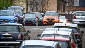 Autos, Autos, Autos: in Ludwigsburg einen Parkplatz zu finden, das kann nervenaufreibend sein. Die Stadt will die Gebühren für Anwohner deshalb erhöhen. Foto: Simon Granville