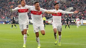 Jubel beim VfB Stuttgart im Hinspiel gegen den Karlsruher SC. Wir erzählen die Geschichte der Partie in Bad Cannstatt nach. Foto: Pressefoto Baumann/Julia Rahn