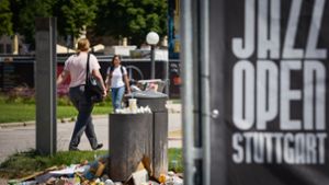 Während der Jazz Open herrschte das blanke Müll-Chaos auf dem Schlossplatz – sogar Ratten wurden angelockt. Foto: Lichtgut/Max Kovalenko
