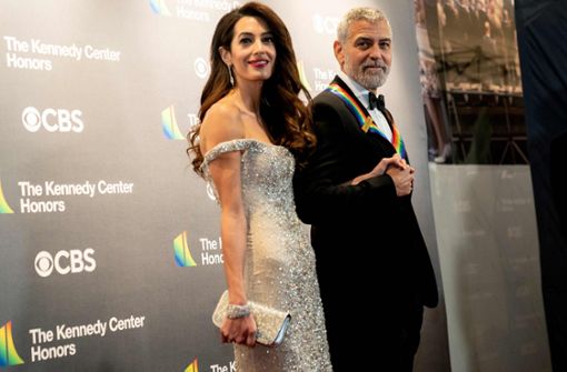 George Clooney wird mit den Kennedy Center Honors ausgezeichnet – und seine Frau Amal steht im Fokus der Fotografen. Foto: AFP/STEFANI REYNOLDS