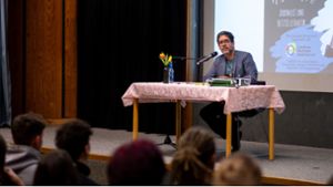 Nach der Lesung beantwortet Hasnain Kazim Fragen aus dem Publikum. Foto: Eibner-Pressefoto/Michael Memmler