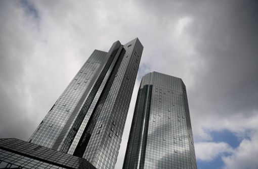 Eine wachsende Zahl von Banken gibt die Strafzinsen der Europäischen Zentralbank (EZB) an Kunden weiter. (Symbolbild) Foto: dpa