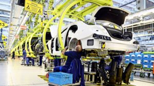 Die gute Weltkonjunktur spüren auch die Mitarbeiter der deutschen Automobilindustrie. Foto: dpa