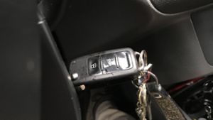 Mann lässt Schlüssel stecken – Autodieb schlägt zu