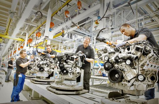Bislang macht das Daimler-Werk in Untertürkheim Verbrennungsmotoren – ab 2024 wird nun die Fertigung des E-Antriebs hinzukommen. Foto: Daimler AG