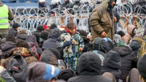 Stacheldraht: Flüchtlinge an der polnisch-belarussischen Grenze. Foto: AFP