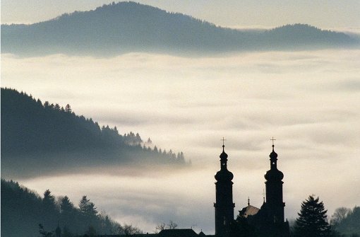 Symbolbild des Schwarzwaldes: Blick auf die ehemalige Klosterkirche von St. Peter im Breisgau-Hochschwarzwald. Die Region ist ein beliebter Ort für Extremsportler. Foto: dpa