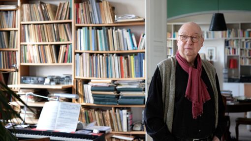 Komponist Reimann in seiner Wohnung (Archivbild) Foto: dpa/Jens Kalaene