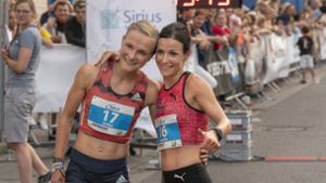 Die Siegerinnen bei den Damen: Sabrina Mockenhaupt (rechts) und Anna Hahner. Foto: factum/Weise