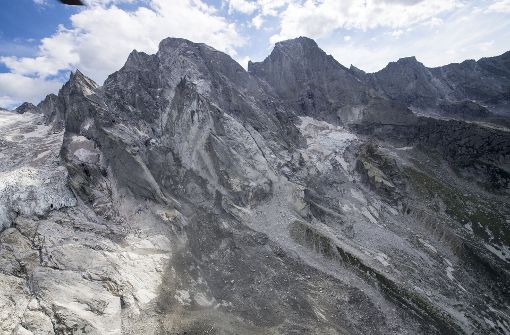 Am 3369 Meter hohen Piz Cengalo hinter Bondo hatten sich am Mittwoch Gesteinsmassen gelöst und waren ins Tal gedonnert (Archivfoto). Foto: dpa
