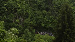 Radfahrer treten in die Pedale während der 16. Etappe des Giro dItalia von Livigno nach Santa Cristina Val Gardena (Monte Pana). Foto: Fabio Ferrari/LaPresse/AP
