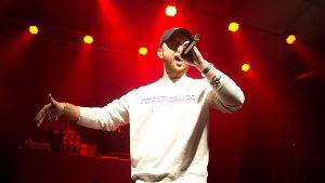 Der Bietigheimer Rapper Bausa beim Auftritt am Freitagabend im Wizemann. Foto: Lichtgut/Oliver Willikonsky