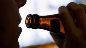 Alkohol wird von vielen nicht als Droge verstanden – und einen Rausch zu haben, gilt hierzulande nicht zwingend als etwas Schädliches. Foto: imago//Ralf Poller