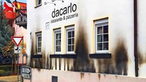 Von Flammen gezeichnet: Die Fassade der Pizzeria Da Carlo in Gerlingen (Kreis Ludwigsburg). Foto: StZ