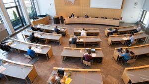 Mehrere Teilnehmer des Stuttgarter Gemeinderat wurden durch die Warn-App vor Kontakt mit Infizierten gewarnt. (Archivbild) Foto: Leif Piechowski/Leif-Hendrik Piechowski