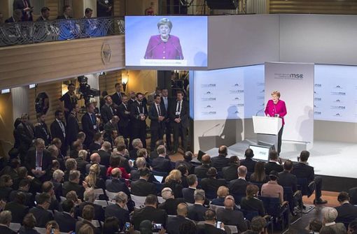 Volles Haus im „Bayerischen Hof“: Angela Merkel bei der Münchner Sicherheitskonferenz Foto: Getty