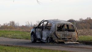 Das ausgebrannte Auto der getöteten Frau. Foto: dpa/Andreas Rosar