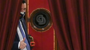 Matteo Salvini, der Chef der ultrarechten Lega, sieht in der Regierungsstunde seine Chance für ein Comeback gekommen. Foto: dpa/Alessandro Di Meo
