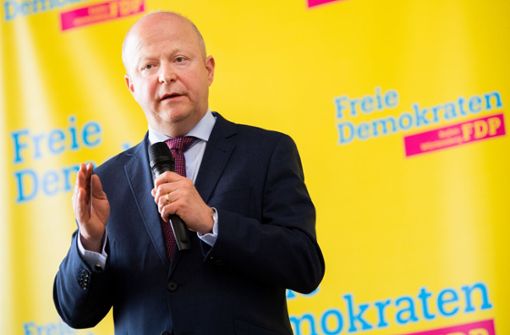 Michael Theurer (FDP) spricht im «Brauhaus 2.0» beim Treffen zum Politischen Aschermittwoch der Liberalen. Foto: dpa/Tom Weller