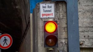 Der Wagenburgtunnel ist dicht, von den Zwischendecke drohen sich Betonteile zu lösen. Foto: 7aktuell.de/Andreas Werner