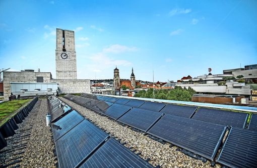 Kürzlich hat OB Fritz Kuhn (Grüne) das 100. Solardach auf einem städtischen Gebäude eingeweiht Foto: Lichtgut/Leif Piechowski