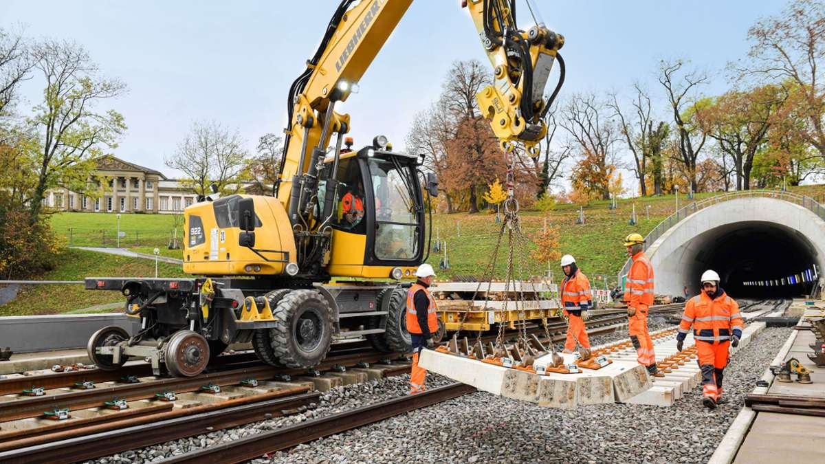 Letzter Brückenschlag für Stuttgart 21: Neue Gleise für das Neckarviadukt werden verlegt