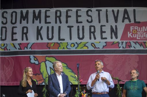 Bürgermeister Martin Schairer eröffnet am Dienstag das Festival der Kulturen auf dem Stuttgarter Marktplatz. Foto: Leif Piechowski