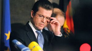 Nach seinem Rücktritt im Jahr 2011 betritt Karl-Theodor zu Guttenberg nun offenbar wieder die politische Bühne. Foto: dpa